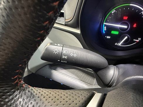 Used 2021 Toyota Sienna XLE image 38