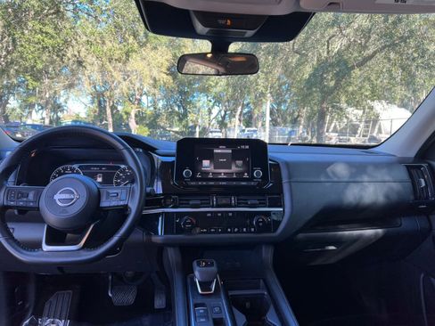 Used 2025 Nissan Pathfinder SV image 35