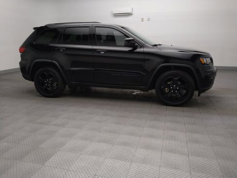 Used 2019 Jeep Grand Cherokee Laredo RWD image 11