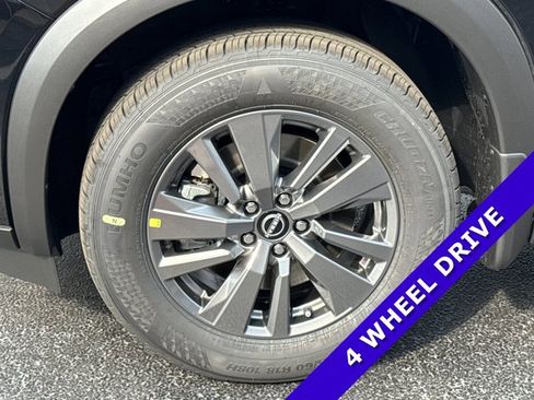 New 2025 Nissan Pathfinder SV image 13