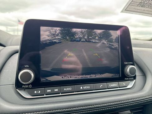 Used 2024 Nissan Rogue SV FWD image 15