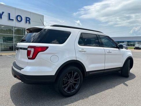 Used 2019 Ford Explorer XLT w/ Equipment Group 202A FWD image 18