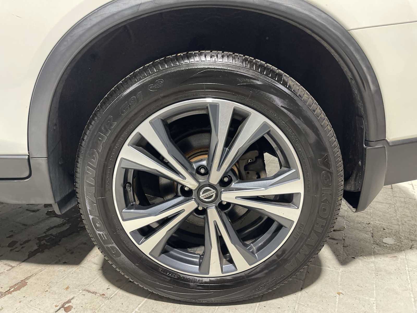 Used 2020 Nissan Rogue SV w/ Sun & Sound Touring Package AWD/4WD image 8