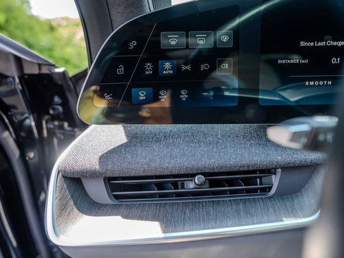 Used 2024 Lucid Air Pure RWD image 8