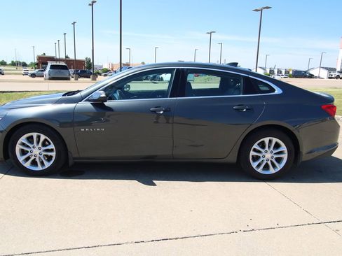 Used 2017 Chevrolet Malibu LT w/ Leather Package FWD image 17