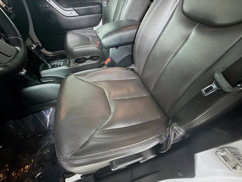 Used 2016 Jeep Wrangler Unlimited Sahara w/ Connectivity Group image 20