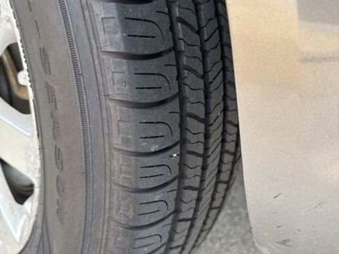 Used 2016 Chrysler Town & Country Touring image 24