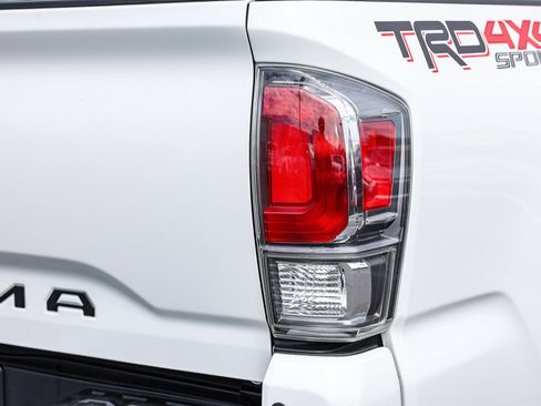 Used 2020 Toyota Tacoma TRD Sport w/ Technology Package AWD/4WD image 23