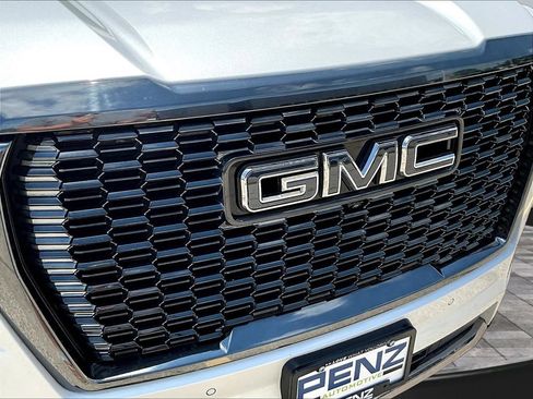 Used 2024 GMC Yukon Denali Ultimate AWD/4WD image 36