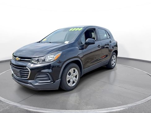 Used 2017 Chevrolet Trax LS FWD image 3