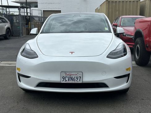 Used 2022 Tesla Model Y Long Range AWD/4WD image 2