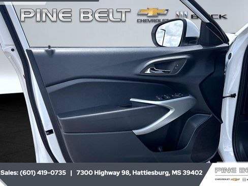 Used 2026 Chevrolet Trax LS w/ LS Convenience Package FWD image 17