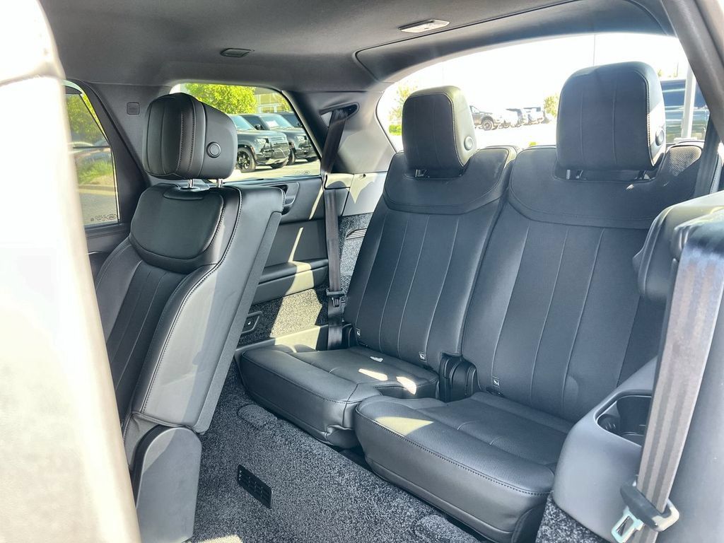 New 2026 Land Rover Range Rover Long Wheelbase SE AWD/4WD image 19