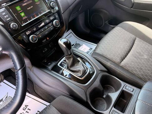 Used 2020 Nissan Rogue SV w/ Premium Package FWD image 21