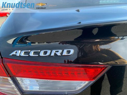 Used 2019 Honda Accord Touring image 14