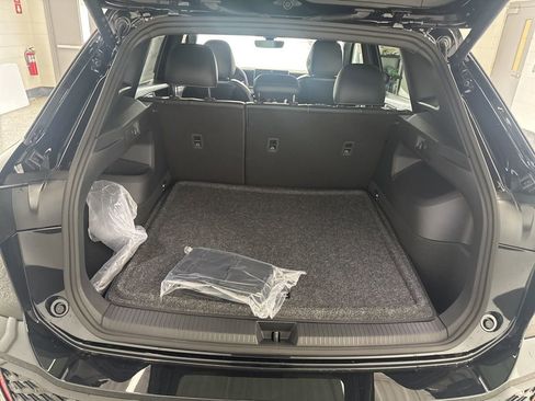 New 2026 Volkswagen Tiguan SE R-Line AWD/4WD image 12