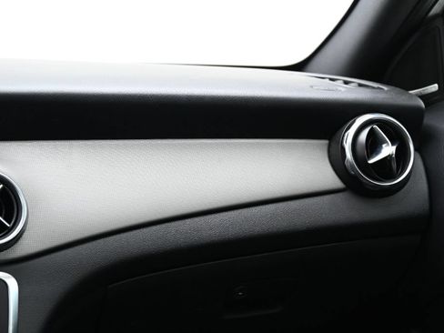 Used 2019 Mercedes-Benz GLA 250 4MATIC image 35