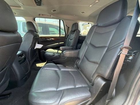 Used 2020 Cadillac Escalade Premium Luxury RWD image 6