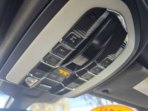 Used 2018 Porsche Cayenne Platinum Edition image 36