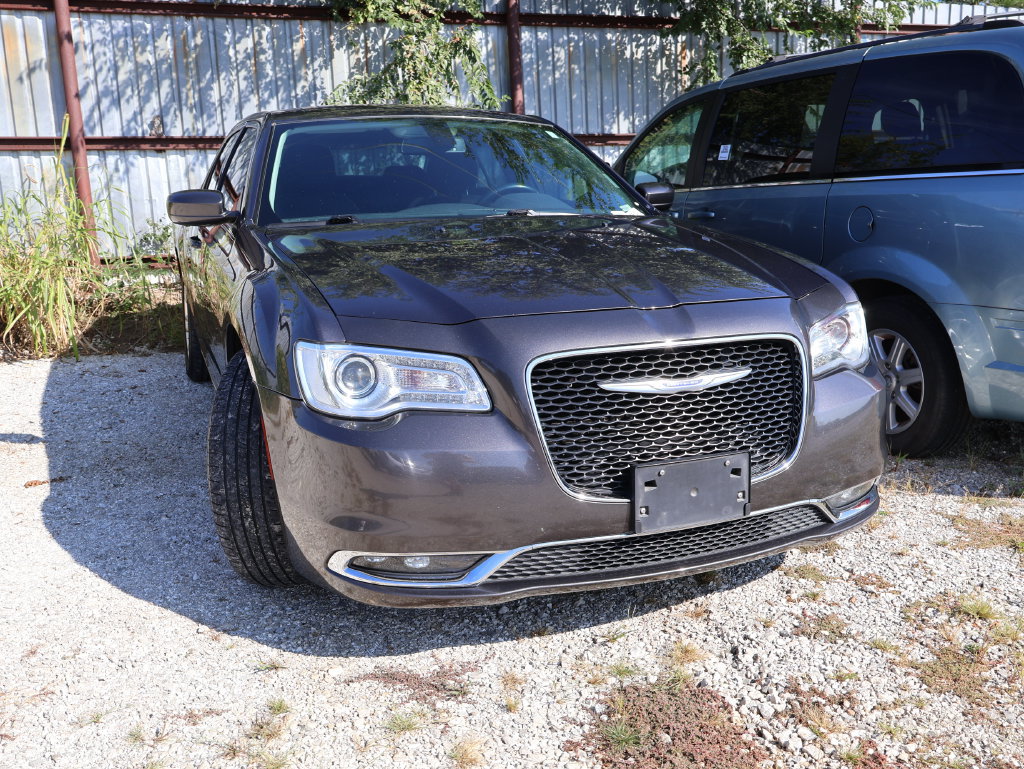 Used 2019 Chrysler 300 Touring w/ Driver Convenience Group RWD image 9