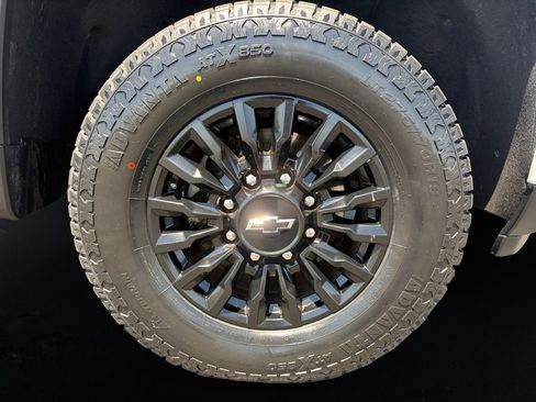 Certified 2024 Chevrolet Silverado 2500 LT w/ Z71 Sport Edition AWD/4WD image 9