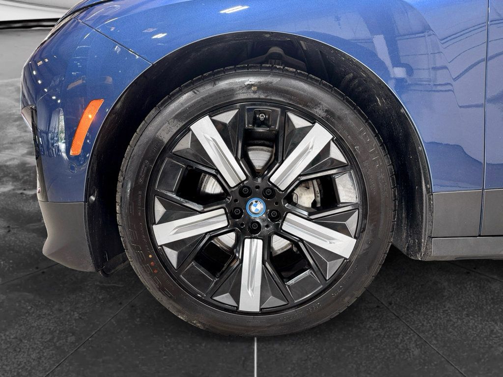Used 2023 BMW iX xDrive50 w/ Premium Package AWD/4WD image 29