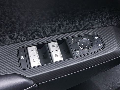 New 2025 Mitsubishi Outlander ES image 10