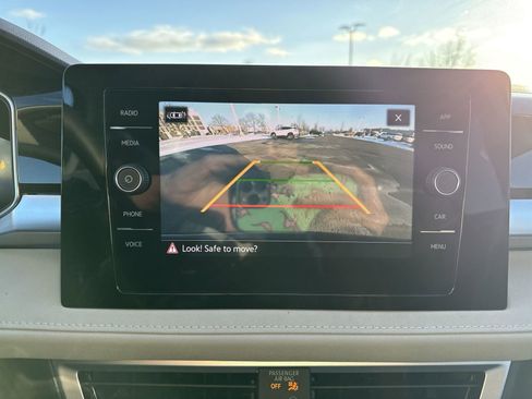 New 2025 Volkswagen Taos SE image 18