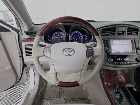Used 2011 Toyota Avalon Limited FWD image 18