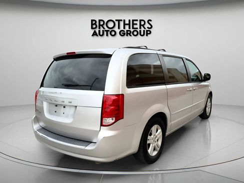 Used 2012 Dodge Grand Caravan SXT w/ UConnect Hands-Free Group FWD image 11