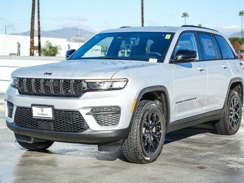 New 2025 Jeep Grand Cherokee Altitude image 4