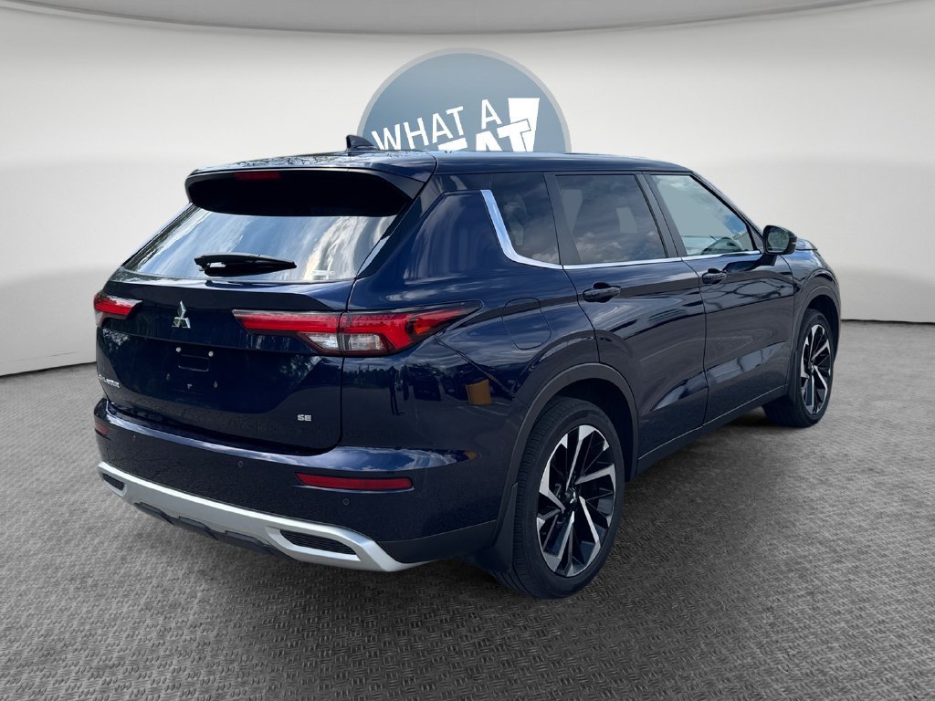 Used 2022 Mitsubishi Outlander SE AWD/4WD image 3