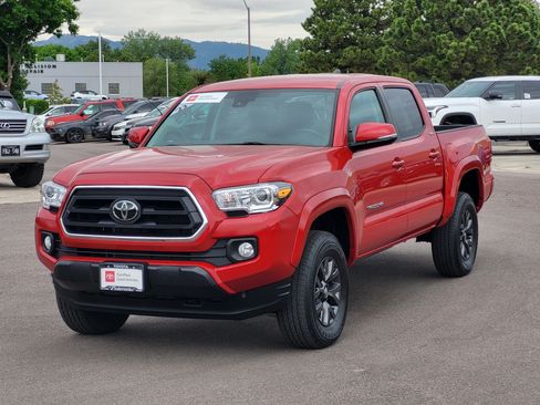 Certified 2023 Toyota Tacoma SR5 AWD/4WD image 4
