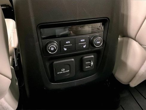 Used 2022 Buick Enclave Avenir image 30