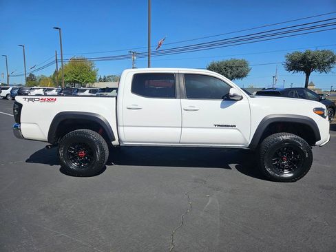 Used 2019 Toyota Tacoma TRD Off-Road AWD/4WD image 7