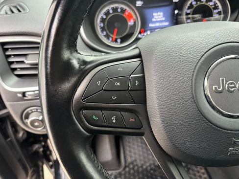 Used 2020 Jeep Cherokee Trailhawk w/ Cold Weather Group image 17