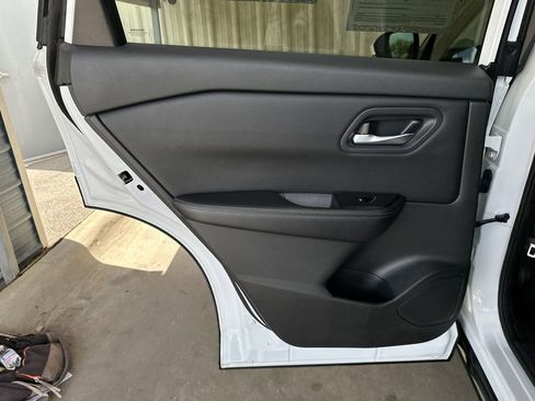 Used 2024 Nissan Rogue SV image 26