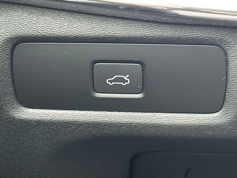 Certified 2023 Volvo S90 B6 Plus AWD/4WD image 33