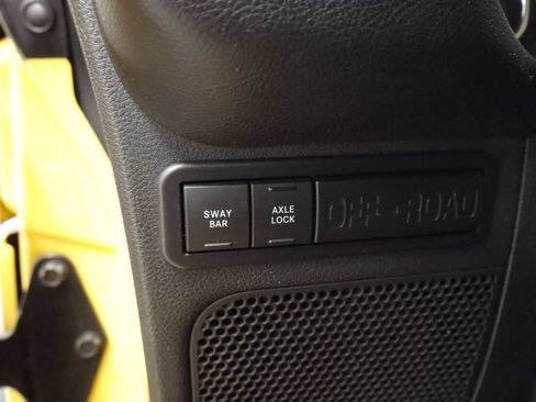 Used 2015 Jeep Wrangler Rubicon w/ Power Convenience Group AWD/4WD image 14