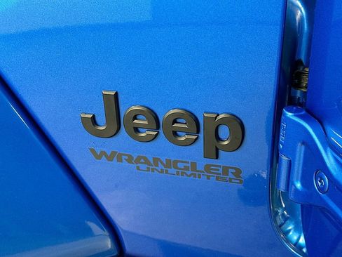 Used 2021 Jeep Wrangler Unlimited Sahara AWD/4WD image 28