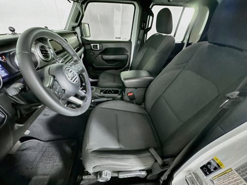 Used 2022 Jeep Gladiator Sport AWD/4WD image 13