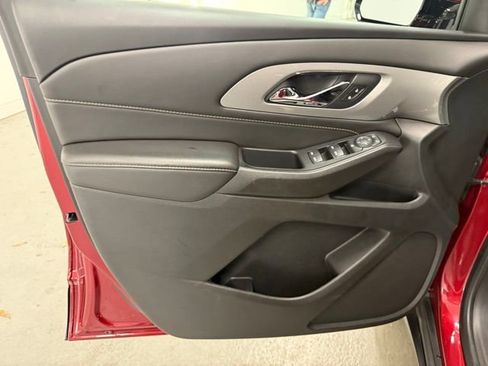 Used 2020 Chevrolet Traverse LT image 13