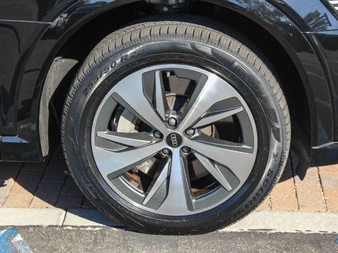 Certified 2024 Audi Q8 e-tron Premium Plus image 11