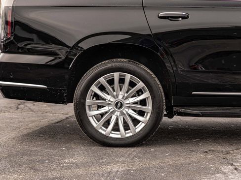 Used 2025 Cadillac Escalade Luxury image 12