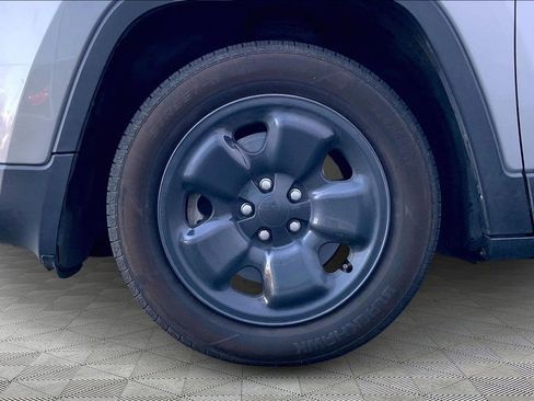 Used 2017 Jeep Cherokee Sport image 20