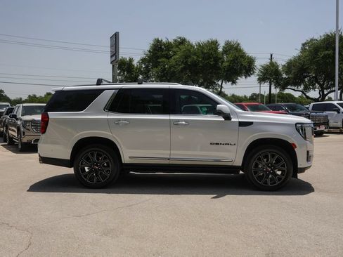 Used 2023 GMC Yukon Denali w/ Denali Reserve Package AWD/4WD image 8