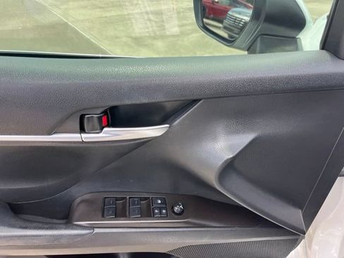 Used 2023 Toyota Camry SE FWD image 13