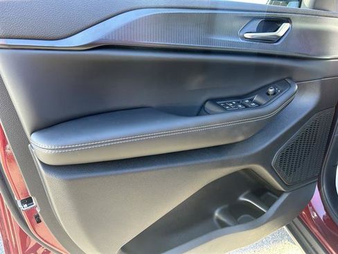 New 2025 Jeep Grand Cherokee Altitude image 23