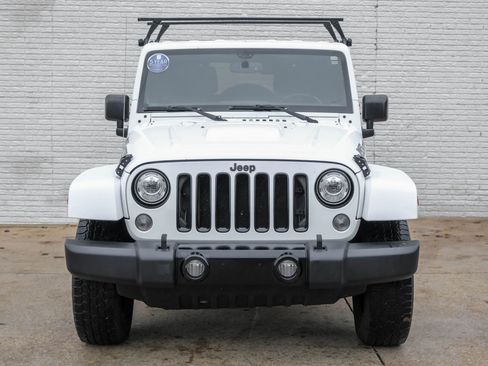 Used 2017 Jeep Wrangler Unlimited Sahara image 2