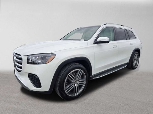 Used 2026 Mercedes-Benz GLS 450 4MATIC image 9